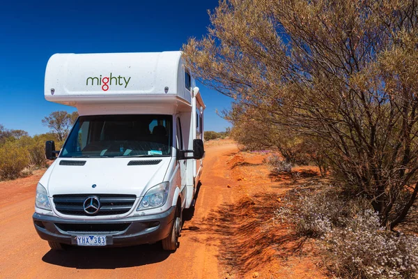 Outback Australia November 2022 Motorhome Camper Van Road Trip People 로열티 프리 스톡 이미지