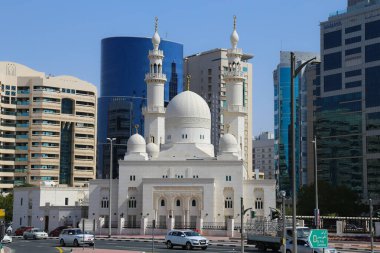 Dubai, UAE - February 14,2022: white mosque in the sector of Deira. Deira area along Dubai Creek shoreline, mosque between Baniyas and Al Maktoum roads near Hilton Dubai Cree hotel. Jumeirah Mosque