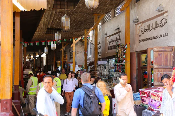 Dubai Uae February 2022 Dubai Old Souk Market Bustling Tourists — Stock Photo, Image
