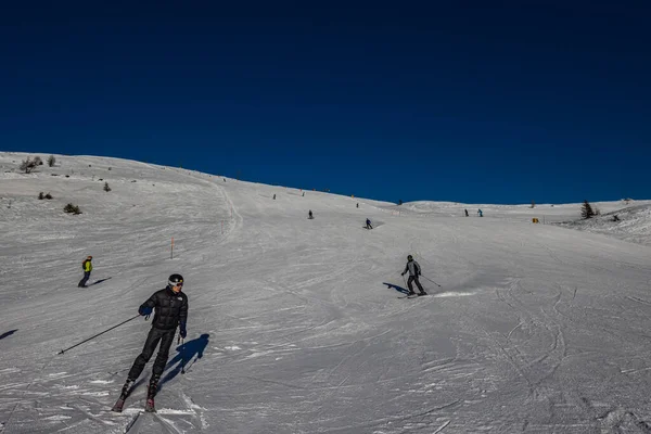 Falcade Italy February 2023 Ski Slope Skier Blue Sky People — Stock Photo, Image