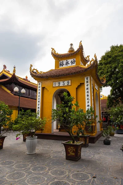Ханой Вьетнам Мая 2023 Года Пагода Чан Куок Расположенная Небольшом — стоковое фото