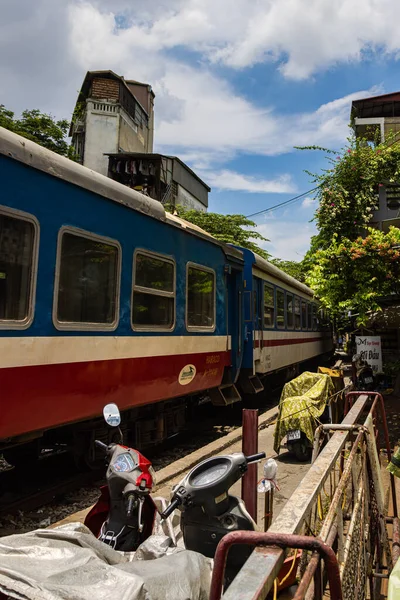Hanoj Vietnam Května 2023 Train Street Hanoji Úzký Rušný Pruh — Stock fotografie