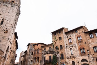 Eski şehir San Gimignano 'nun ortaçağ mimarisi, Toskana, İtalya