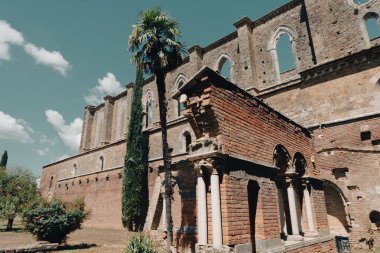 Aziz Galgano Manastırı 'nın güzel manzarası. Toskana bölgesindeki Siena eyaletinde kurulan antik bir kilise manastırı..