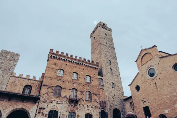 stock image The famous tower of San Gimignano in Tuscany. San Gimignano is a small walled medieval hill town in the province of Siena, Tuscany, north-central Italy. Known as the Town of Fine Towers.