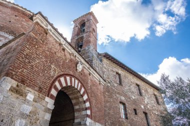 Aziz Galgano Manastırı 'nın güzel manzarası. Toskana bölgesindeki Siena eyaletinde kurulan antik bir kilise manastırı..