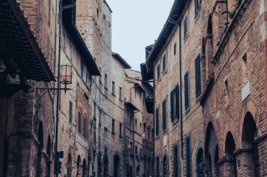San Gimignano antik kentinde bulutlu bir günde