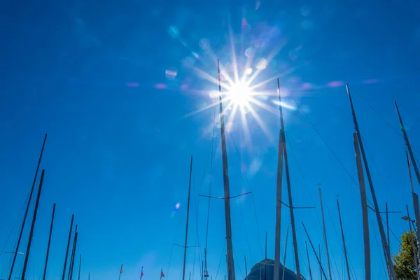 Lugano Szwajcaria Łodzie Jeziorze Lugano Letni Dzień Słonecznym Błękitnym Niebem — Zdjęcie stockowe