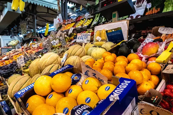 Świeże Owoce Warzywa Sprzedaż Balkonie Modena Włochy — Zdjęcie stockowe