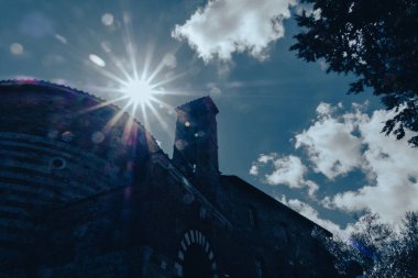 Aziz Galgano Manastırı 'nın güzel manzarası. Toskana bölgesindeki Siena eyaletinde kurulan antik bir kilise manastırı..