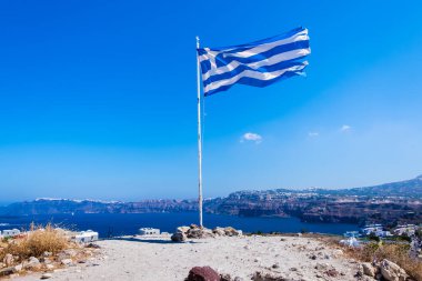 Santorini, Ege Denizi 'nde bir Yunan adasıdır ve adanın merkezinde Thira, Thirassia, Aspronissi, Palea ve Nea Kameni adaları bulunur.