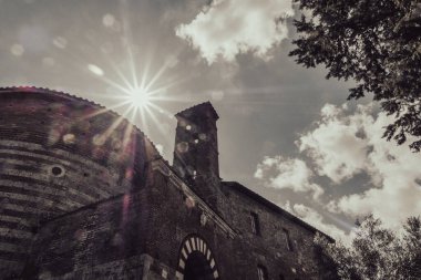 Aziz Galgano Manastırı 'nın güzel manzarası. Toskana bölgesindeki Siena eyaletinde kurulan antik bir kilise manastırı..