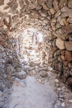 Santorini, Ege Denizi 'nde bir Yunan adasıdır ve adanın merkezinde Thira, Thirassia, Aspronissi, Palea ve Nea Kameni adaları bulunur.