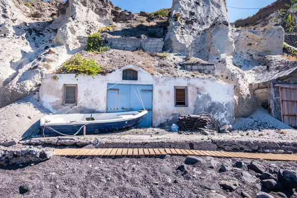 Staré Rybářské Lodě Pobřeží Před Starým Domem Pláži Santorini — Stock fotografie