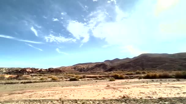 Panorama Desert Typical Towns Way Atlas Mountains Arrive Sahara Morocco — стоковое видео
