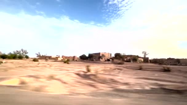 Panorama Desert Typical Towns Way Atlas Mountains Arrive Sahara Morocco — стоковое видео