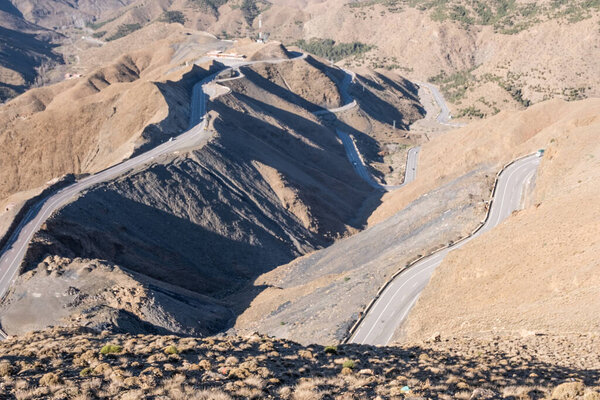 С каждым поворотом дороги вы будете испытывать чувство возбуждения и приключений, исследуя непроходимую красоту Атласских гор в Моррехо, месте, где природа царствует сумасшедшим образом и в котором царит мир.