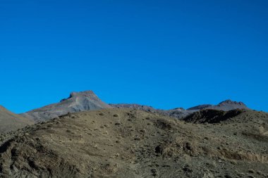 Crossing the Atlas mountains in Morocco is an experience like no other, with its dizzying heights, sweeping vistas, and stunning natural beauty that will leave you feeling humbled, inspired, and alive