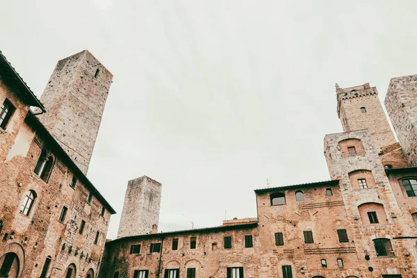 stock image Gothic architecture of a Tuscan cathedral. San Gimignano is a small walled medieval hill town in the province of Siena, Tuscany, north-central Italy. Known as the Town of Fine Towers.