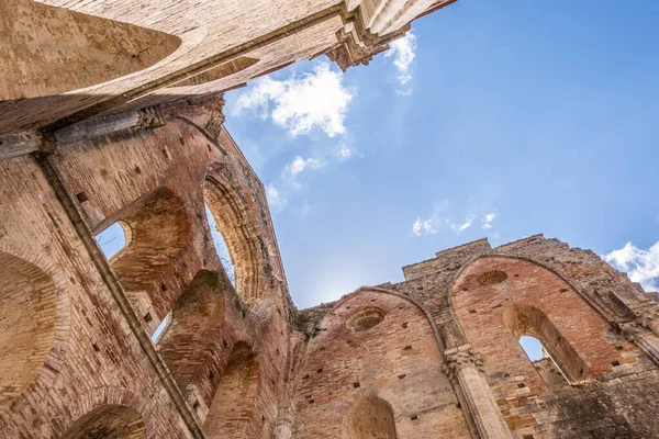 stock image Majestic arches of a deserted cathedral in Italy. Beautiful view of The Abbey of Saint Galgano, an ancient Cistercian Monastery founded in the province of Siena, region of Tuscany.