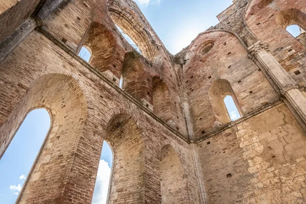 Stock image Spectacular ruins of a once-glorious cathedral in Italy. Beautiful view of The Abbey of Saint Galgano, an ancient Cistercian Monastery founded in the province of Siena, region of Tuscany.