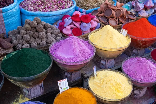 Kolorowe Mydła Przyprawy Perfumy Sprzedaż Targu Targu Medina Pobliżu Placu — Zdjęcie stockowe