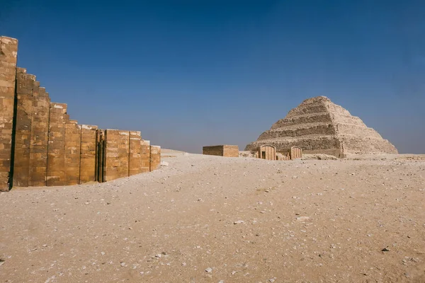 Saqqara Innehåller Det Äldsta Kompletta Stenbyggnadskomplexet Känt Historien Djosers Pyramid — Stockfoto