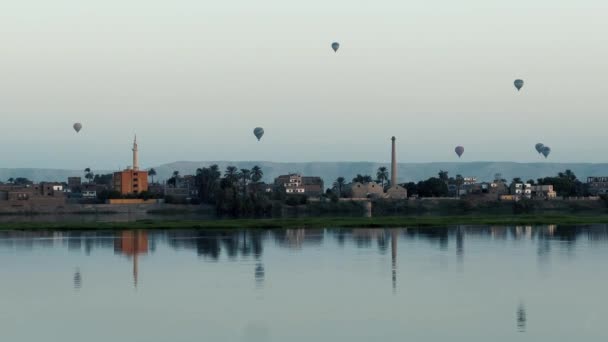 Sunrise Hot Air Μπαλόνια Πάνω Από Νείλο Αιγυπτιακή Magical Morning — Αρχείο Βίντεο
