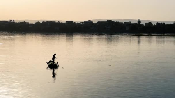 Nil River Serenade Rybáři Sunset Preparations Kvalitní Záběry Během Okouzlujícího — Stock video