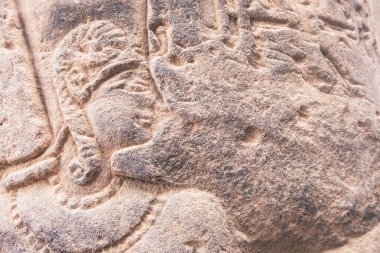 Seni Mısırın geçmişine götüren kutsal bir mabet olan Aswan 'daki Allah' ın tapınağının gizemlerini açığa çıkar. Bu fotoğraf bu tarihi taşın özünü yakalıyor ve onu bir...