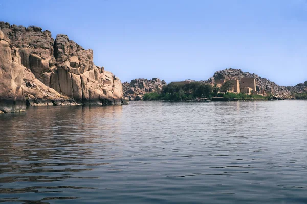 Nil 'in tarihi sularında gezinirken bir deniz macerasının heyecanını yaşayın. Bu görüntü sizi Mısır 'ın derinliklerine götüren yolculuğun cazibesini özetliyor. Seyahat edebiyatı ve sunumlar için mükemmel.
