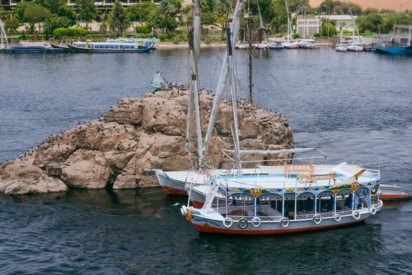 Mısır 'ın yaz aylarını, piramitlerin, Sfenksin büyüleyici görüntüleri ve Aswan' dan Luxor 'a manzaralı bir Nil seyahati ile yaşayın. Kendinizi antik tarihe ve canlı manzaralara daldırın. İkonik Nil sahnelerinin özünü küçük kaplar olarak yakala 