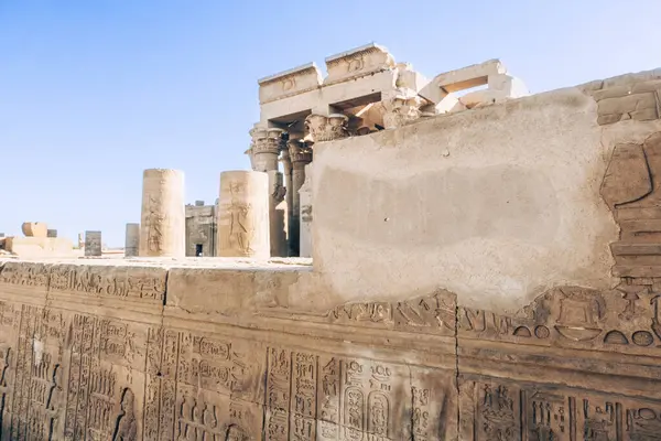 Крок Минуле Цим Захоплюючим Зображенням Стародавнього Храму Його Складна Архітектура — стокове фото