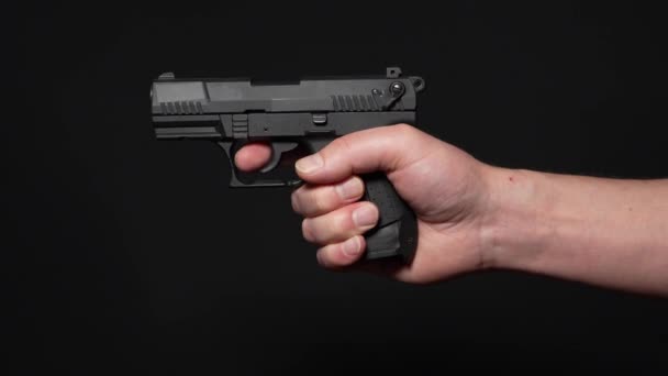 Cargando Una Pistola Insertando Clip Munición Apuntando Con Una Vista — Vídeo de stock