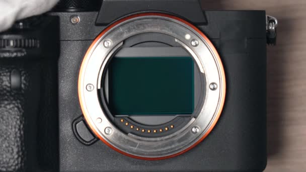 Odstranění Prachu Snímače Moderního Digitálního Snímače Fotoaparátu Plným Snímkem Bez — Stock video