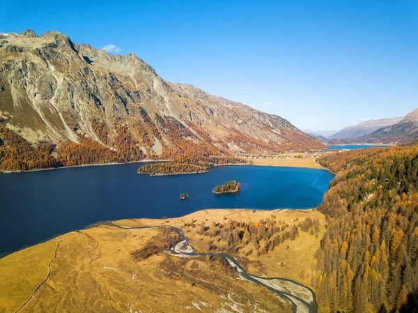 Luftaufnahme Der Chaviolas Keuschen Inselchen Und Isolat Silsersee Herbstlicher Farbe — Stockfoto