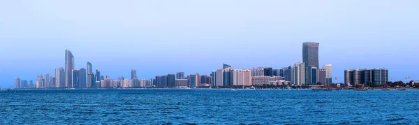 Abu Dhabi Skyline Del Centro Ciudad Emiratos Árabes Unidos —  Fotos de Stock