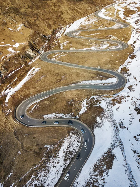 Widok Lotu Ptaka Przełęcz Julier Samochodami Ciężarówkami Alpach Szwajcarskich — Zdjęcie stockowe