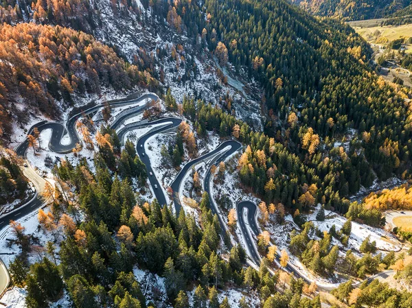 Sviçre Alpleri Nin Görkemli Geçiş Yolu Olan Kış Sonbahar Sezonunda — Stok fotoğraf