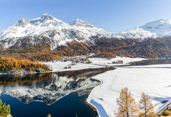 Vista Panorámica Ciudad Suiza Los Alpes Silvaplana Entre Lago Champfer —  Fotos de Stock
