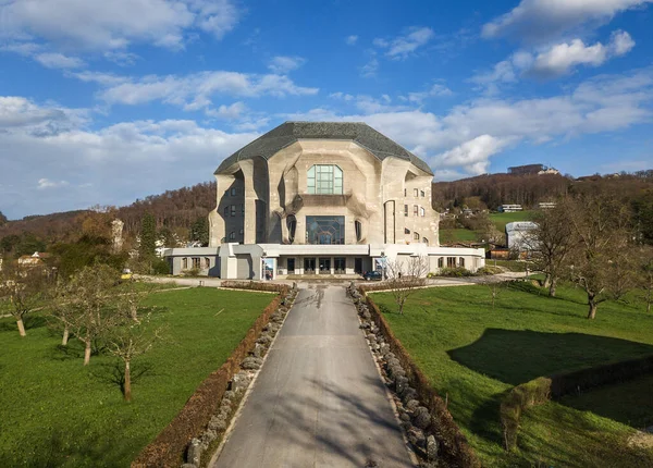 瑞士Dornach 3月27日 2023年 鲁道夫 施泰纳 Rudolf Steiner 于1924年以表现主义建筑风格设计的Goetheanum Ii的空中图像 是人类运动的世界中心 — 图库照片