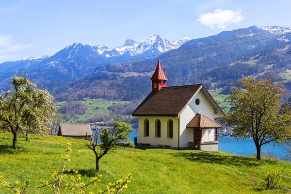 Capela Betlis Primavera Aldeia Amden Sobre Lago Walensee Suíça — Fotografia de Stock