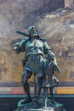 William Tell ve oğlunun İsviçre 'nin Altdorf kentindeki Rathausplatz (Belediye Meydanı)' ndaki heykeli. Wilhelm Tell, İsviçre halk kahramanı..