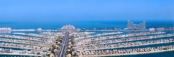 ドバイ アラブ首長国連邦 2月24日 2023年 大正12年 人工島の近代構造高い塔から見たパームジュメイラ — ストック写真