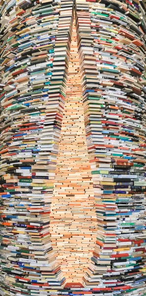 Чехия Мая 2023 Книжная Башня Множеством Сложенных Книг Муниципальной Библиотеке — стоковое фото