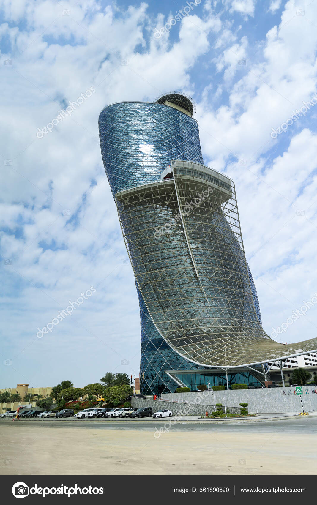 2月27日阿联酋阿布扎比2023年被认证为世界上最倾斜建筑的首都门塔那是阿布扎比展览中心的旅馆—— 库存社论照片© siyue #