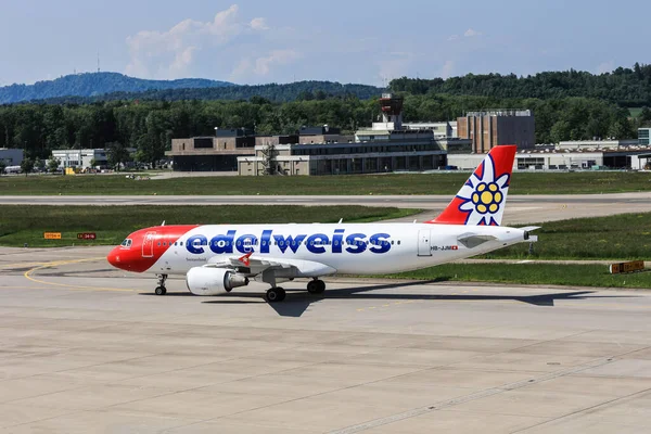 Kloten Switzerland May 2023 Edelweiss Air Airplane Airbus A320 214 — Stock Photo, Image