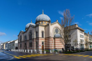 İsviçre 'nin Basel kentindeki Büyük Sinagog. Sinagog 1868 'de inşa edildi ve 1892' de genişletildi.