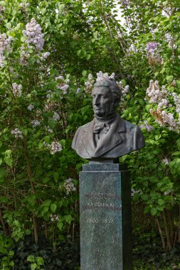 Basel, İsviçre - Nisan 08. 2024: Basel 'deki Christoph Merian' ın bronz heykeli. Basel bölgesinin yararına Christoph Merian Vakfı 'nın kurucusu başarılı bir iş adamıydı..