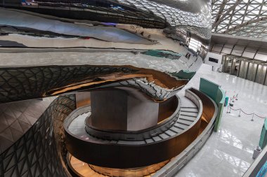 Shenzhen, Çin - Kasım 07.2023: Çin 'in Shenzhen kentindeki MOCAPE Müzesi' nin (Modern Sanat ve Planlama Sergisi Müzesi) iç mimarisi